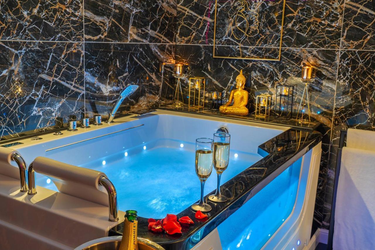 Magnifique Loft / Spa En Face De La Cathedrale ! Narbonne Kültér fotó