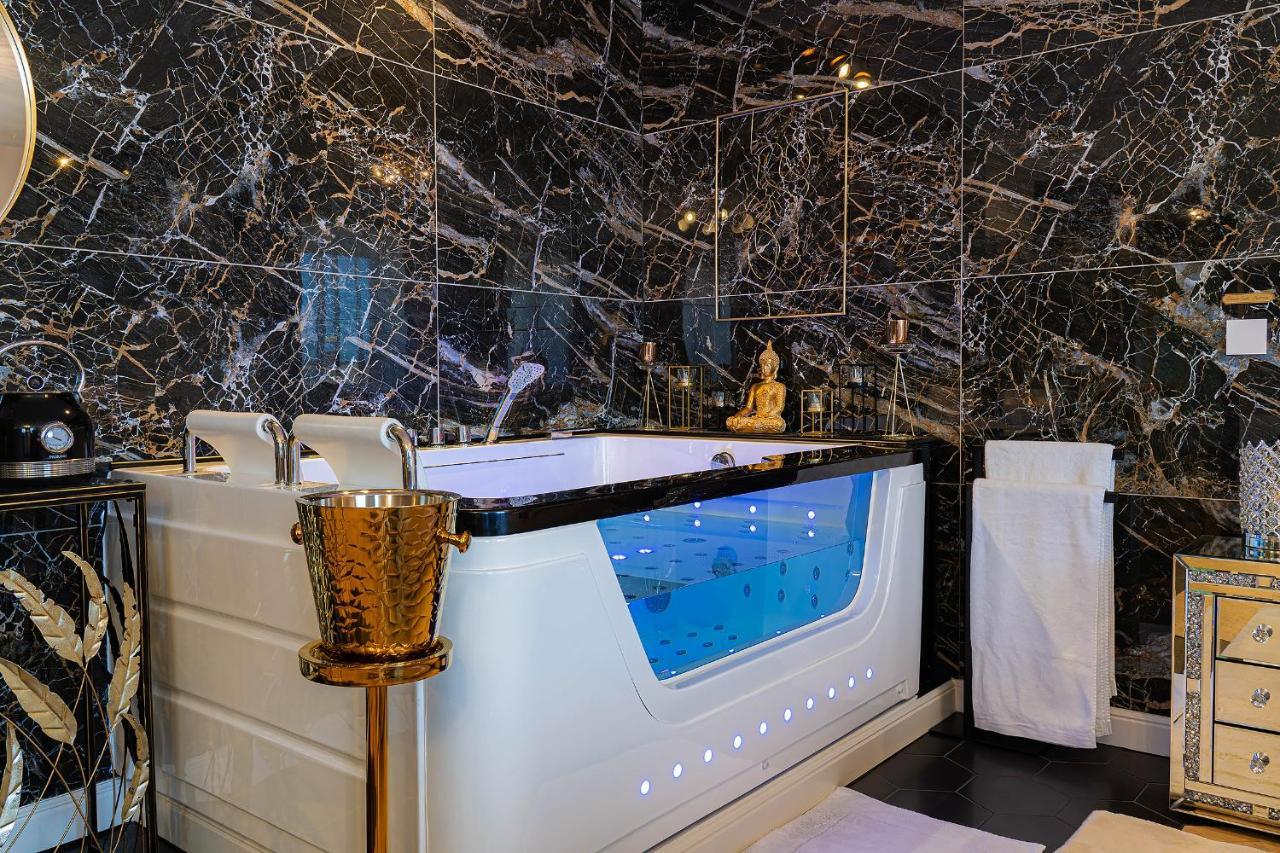 Magnifique Loft / Spa En Face De La Cathedrale ! Narbonne Kültér fotó